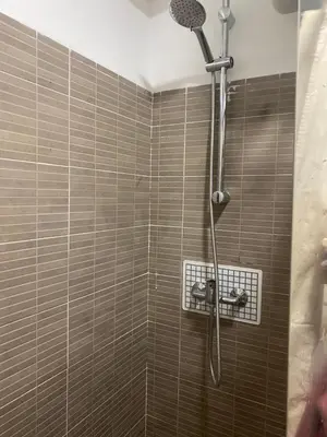 Un baño de ESTUDIO EN SANJOSE A 50 M DE LA PLAYA