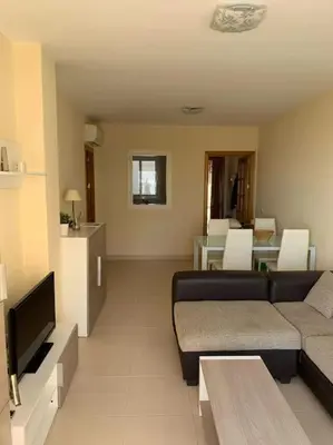 Una televisión o centro de entretenimiento en Precioso y tranquilo apartamento en Carboneras