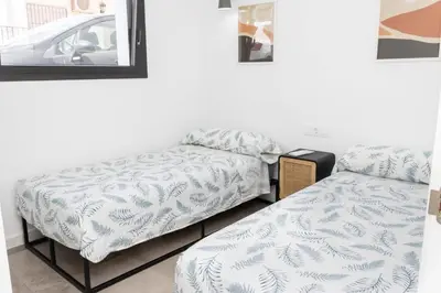Cama o camas de una habitación en Bajo con patio, Calle Cañada Aguilar 10