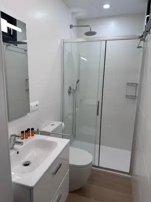 Un baño de Trendy Homes Lepanto I, a 5 minutos de Puerta Purchena