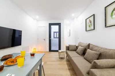 Una televisión o centro de entretenimiento en Trendy Homes Lepanto II, a 5 minutos de Puerta Purchena