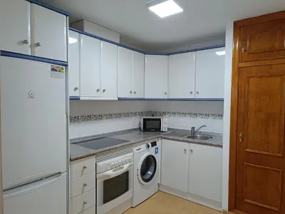 Una cocina o zona de cocina en Bahia de Vera apartamento El Rincon del Sol