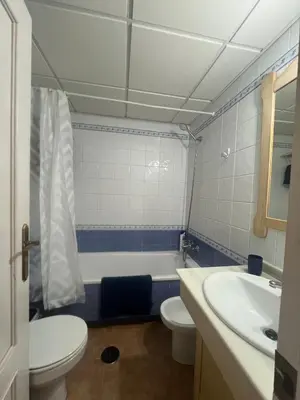 Un baño de Golf & Beach Apartment