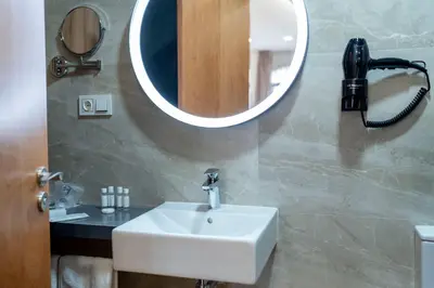 Un baño de Torreluz SUITES