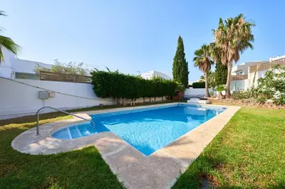 Piscina en o cerca de Vargas Alto
