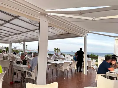 Un restaurante o sitio para comer en Casa La Buena Vida