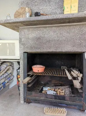 Barbacoa disponible para clientes en la villa