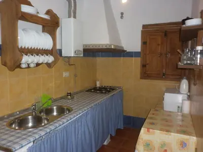 Una cocina o zona de cocina en Casa Cueva Rural LA TEJA 8
