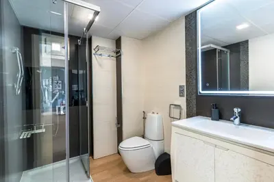 Un baño de Apartamento Pura Vida! Vistas al mar, playa a 5 min. Terraza, WiFi y A/A.