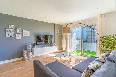 Zona de estar de Apartamento Pura Vida! Vistas al mar, playa a 5 min. Terraza, WiFi y A/A.