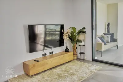 Una televisión o centro de entretenimiento en Piso turístico La bubú