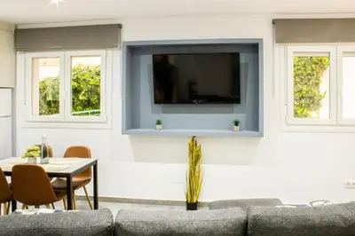 Una televisión o centro de entretenimiento en Gaviotas Beach Golf