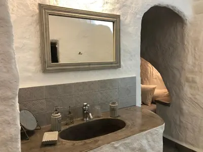 Un baño de Cueva Aventura