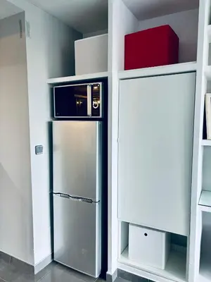 Una cocina o zona de cocina en Apartamento en Aguadulce Playa con vistas al mar y piscina