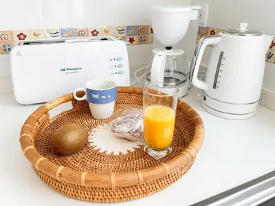 Utensilios para hacer té y café en Casa Lodelia-Maison climatisée avec vue mer et montagne