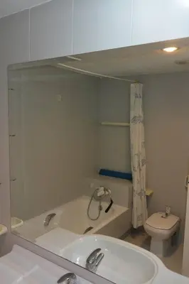 Un baño de Piso en Águilas-playa Montiel