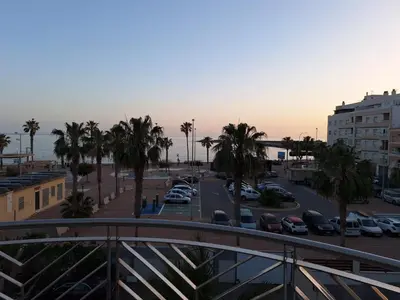 Vista general del mar o vista desde el apartahotel
