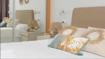 Cama o camas de una habitación en Palami Vera con terraza, WIFI 300mb, piscina y garaje privado