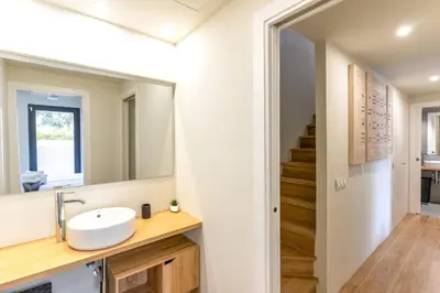 Plano de Genoveses Suites, 3 Hab, garaje, piscina, solárium y WiFi