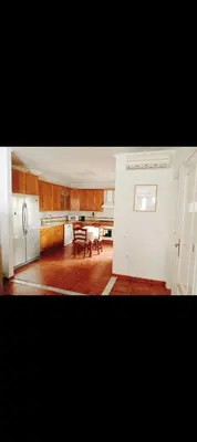 Una cocina o zona de cocina en Casa familiar al lado de la playa