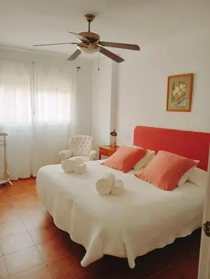 Cama o camas de una habitación en Casa familiar al lado de la playa