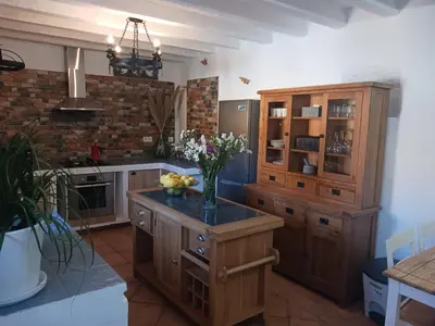 Una cocina o zona de cocina en Casa rural los Cerezos