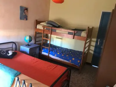 Cama o camas de una habitación en Casita la paloma bonita del pescador hasta 5 personas en el casco antiguo la médina centro almeria bajo alcazaba terraza buena vista parking privado y sabanas en opción
