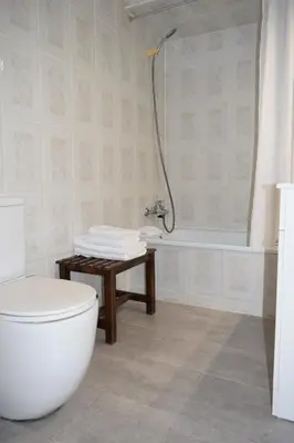 Un baño de Luminoso apartamento que tiene amplia terraza, gran piscina y a 4 min de la playa