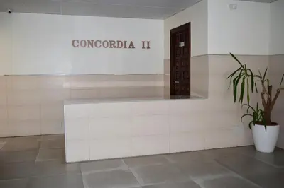 El vestíbulo o zona de recepción de Luminoso apartamento que tiene amplia terraza, gran piscina y a 4 min de la playa