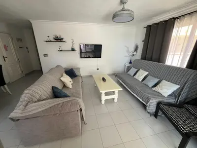 Zona de estar de Ático en terrazas de Garrucha con vistas al mar.
