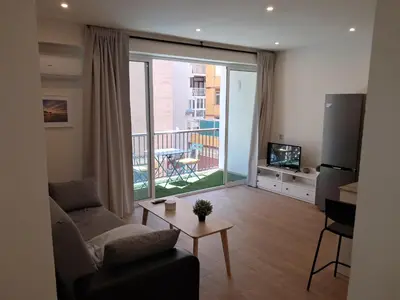 Una televisión o centro de entretenimiento en Apartamento Playa Paseo Marítimo Almería