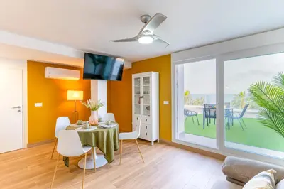 Una televisión o centro de entretenimiento en Apartamento Buenavista Playa Sol R&R