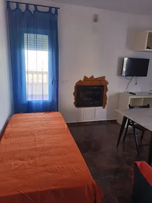 Una televisión o centro de entretenimiento en La Casa de Maia