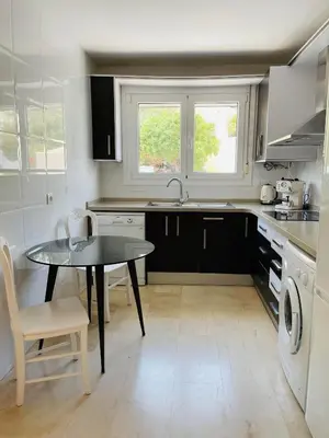 Una cocina o zona de cocina en Apartamentos Dulcemar Frente al Mar con zona SPA