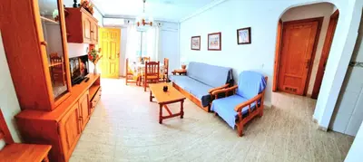 Una televisión o centro de entretenimiento en Bajo VERAMAR 1 frente a parque 2 dormitorios 500 metros de la playa