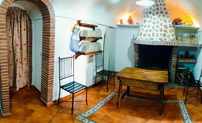 Una cocina o zona de cocina en Casa Cueva The Exclusive Royal Andalusian Cave