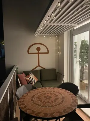 Zona de estar de Lichtrijk appartement 400m van de zee met zwembad.