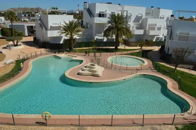 Piscina en o cerca de Lichtrijk appartement 400m van de zee met zwembad.