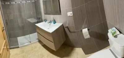 Un baño de Piso con plaza garaje