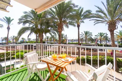Un balcón o terraza de Paraíso Frente al Mar con Piscina - By Aloha Palma