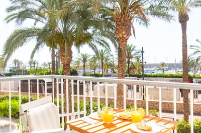 Un balcón o terraza de Paraíso Frente al Mar con Piscina - By Aloha Palma