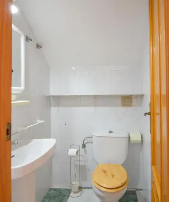 Un baño de Mediterranea 6 tus momentos junto al mar Las Conchas