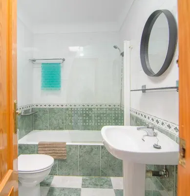 Un baño de Mediterranea 6 tus momentos junto al mar Las Conchas
