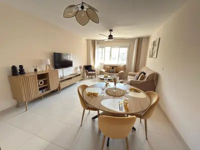 Una televisión o centro de entretenimiento en Apartamento céntrico junto paseo, playas y zonas de interés!!
