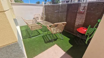 Un patio o zona al aire libre en Alojamiento con terraza 1B02 en la Playa de Vera.