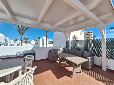 Un balcón o terraza de Torrelaguna Atico - WiFi, terraza & piscina comunitaria