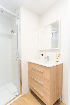 Un baño de Casa en primera línea de playa, en paseo marítimo