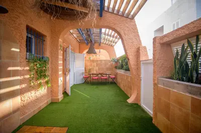 Jardín al aire libre en Natura Mediterranea 2 dormitorios naturista junto al mar