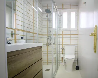 Un baño de Natura Mediterranea 2 dormitorios naturista junto al mar