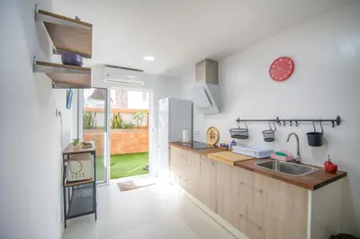 Una cocina o zona de cocina en Natura Mediterranea 2 dormitorios naturista junto al mar